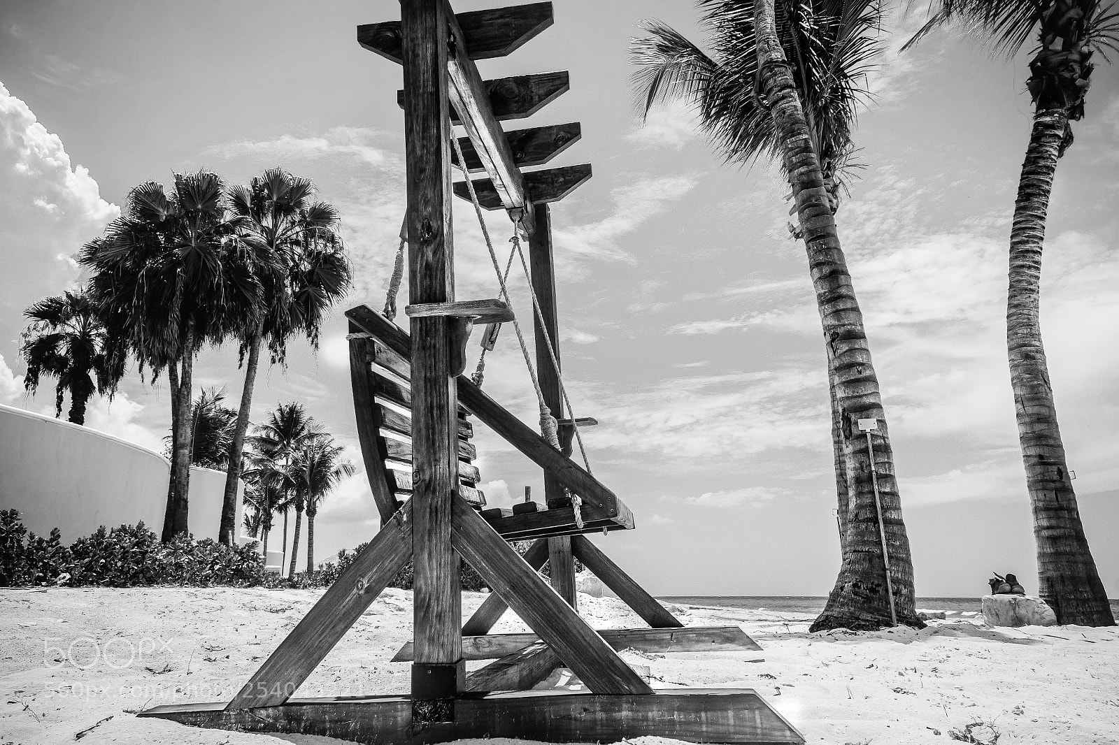 Canon EOS 1200D (EOS Rebel T5 / EOS Kiss X70 / EOS Hi) sample photo. Beach swing seat photography