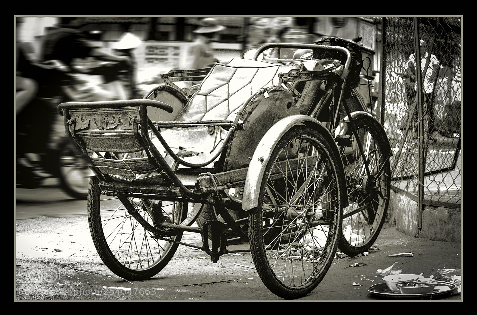 Canon EOS 750D (EOS Rebel T6i / EOS Kiss X8i) sample photo. "cyclo", sai gon 2018 photography