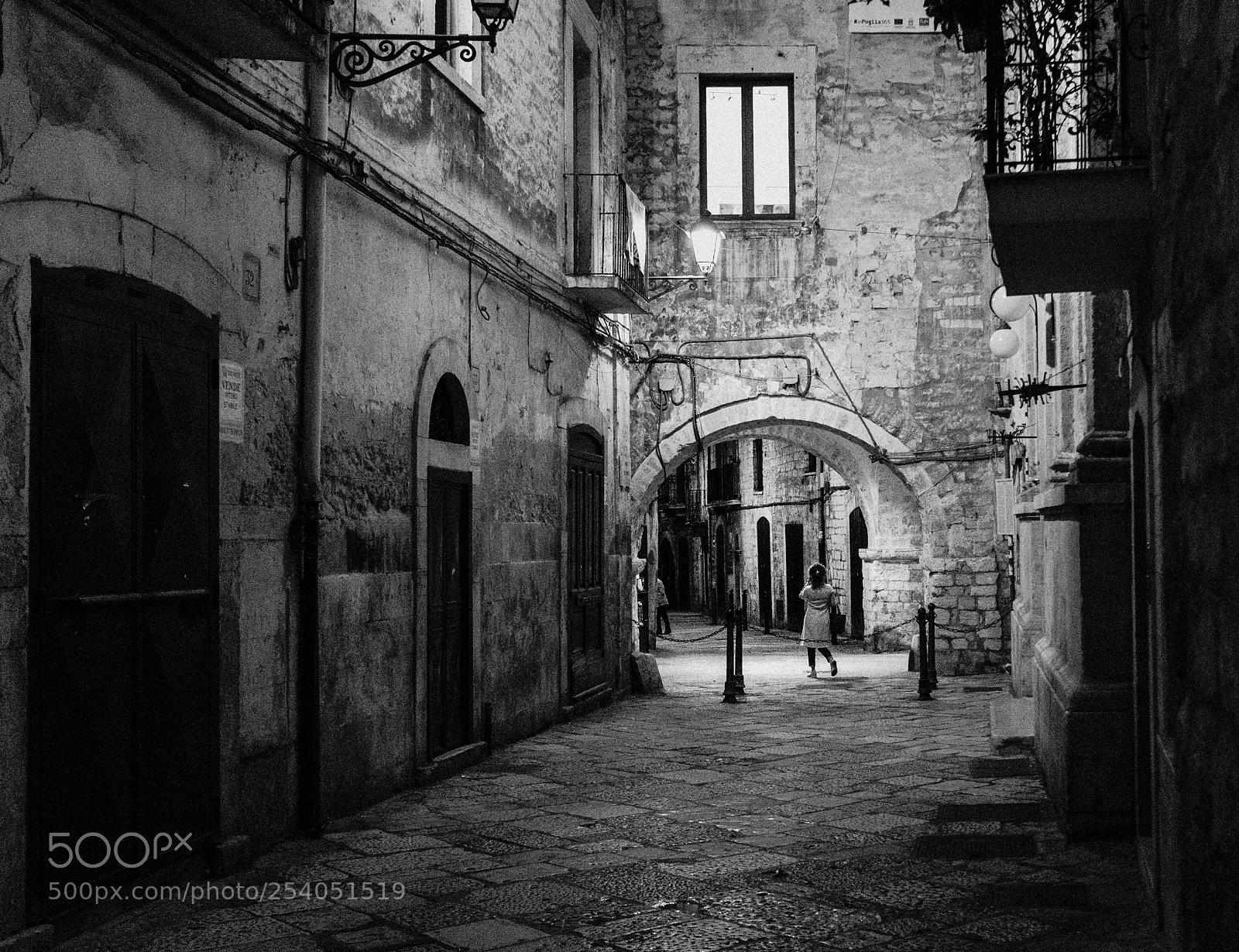 Fujifilm X100T sample photo. Vicoli di bari vecchia photography