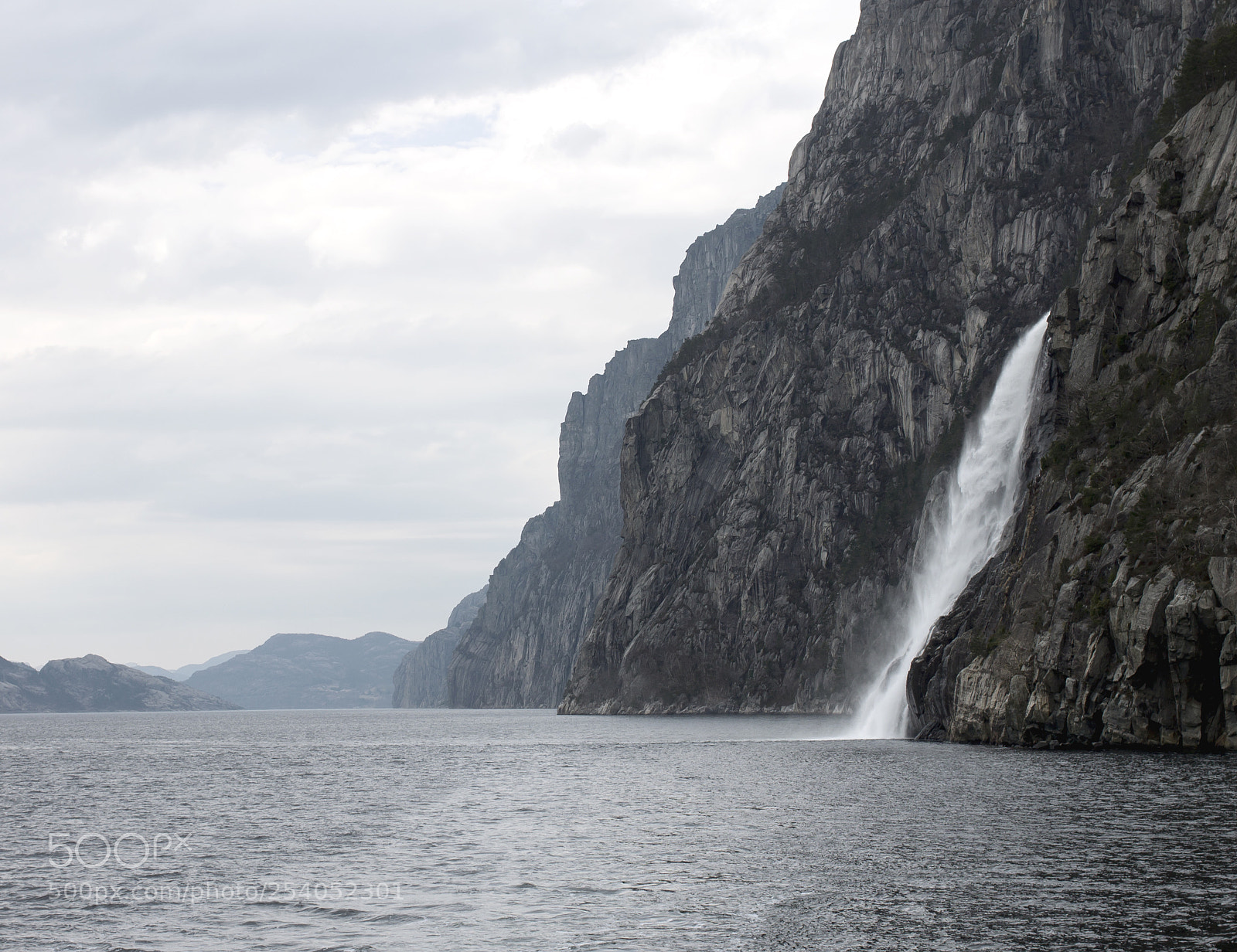 Canon EOS 1100D (EOS Rebel T3 / EOS Kiss X50) sample photo. Hengjanefossen photography