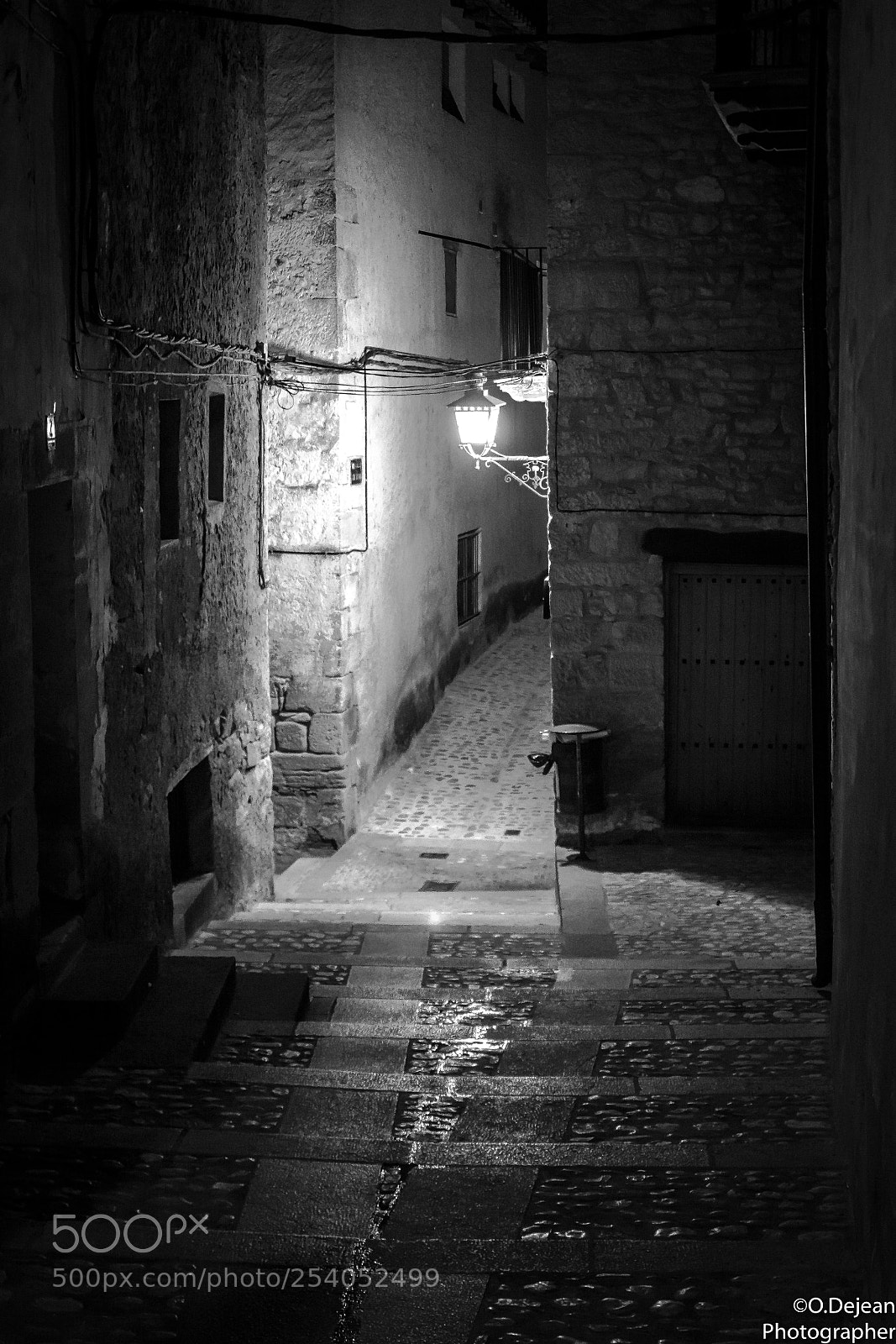 Canon EOS 50D sample photo. Luz en la callejuela photography