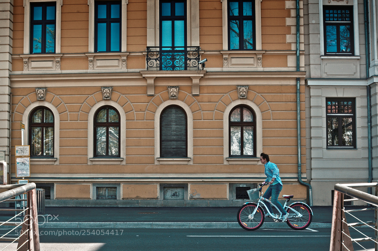 Fujifilm X-T2 sample photo. Blue windows photography