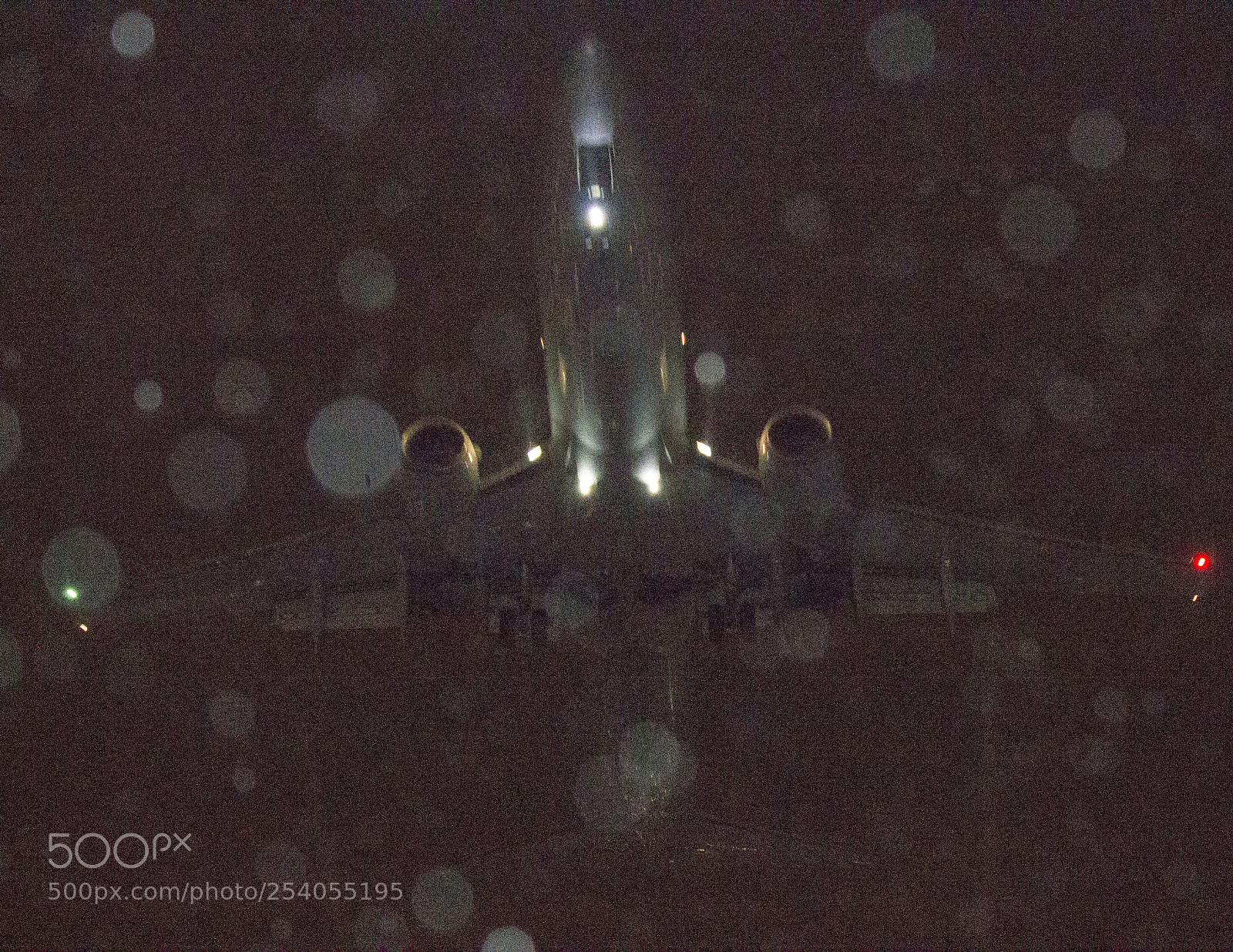 Canon EOS 1100D (EOS Rebel T3 / EOS Kiss X50) sample photo. Landing at night photography