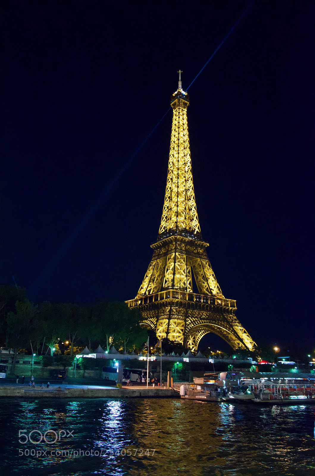 Nikon D5100 sample photo. A night out in photography