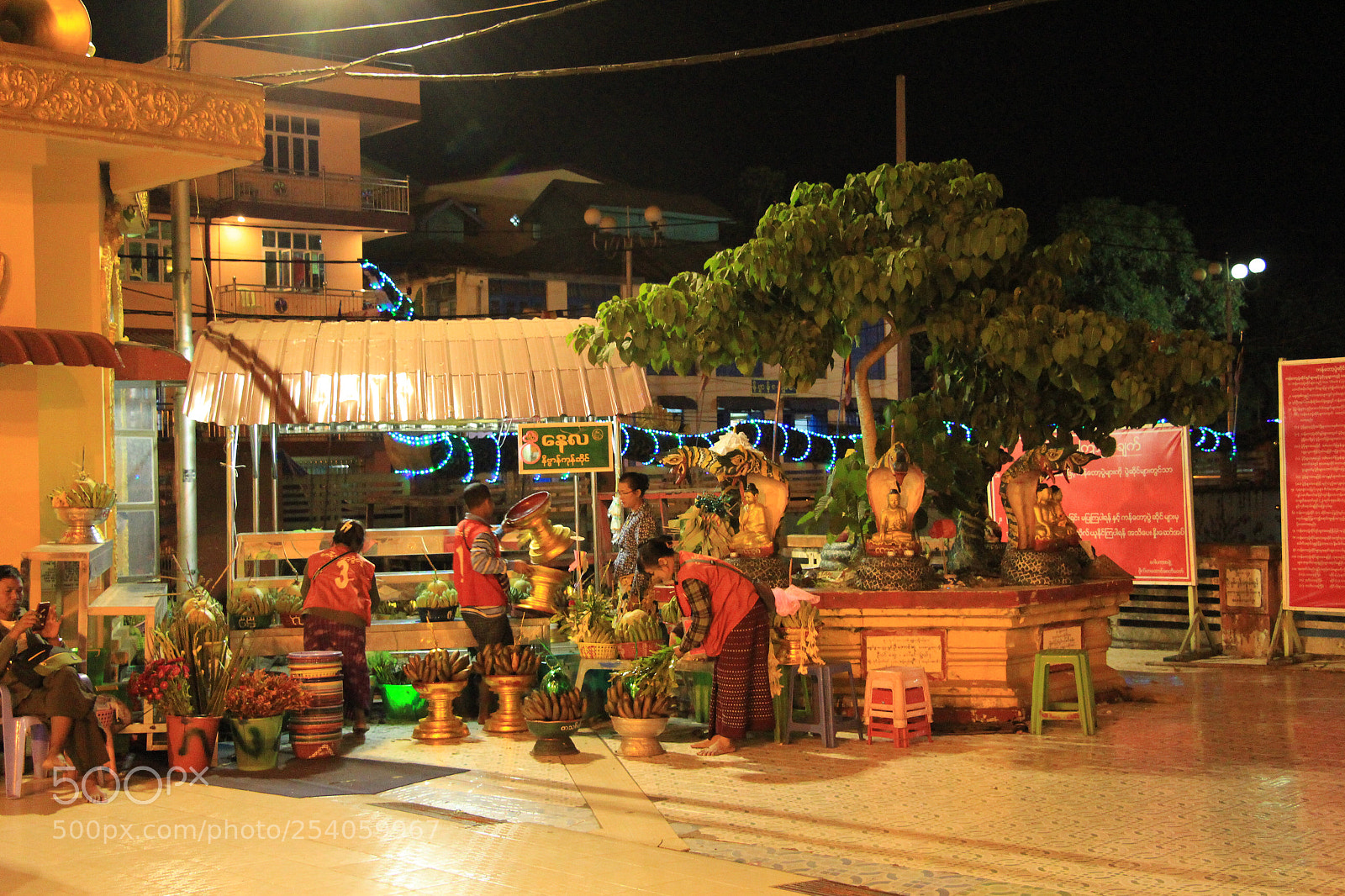 Canon EOS 700D (EOS Rebel T5i / EOS Kiss X7i) sample photo. Night life at botataung photography