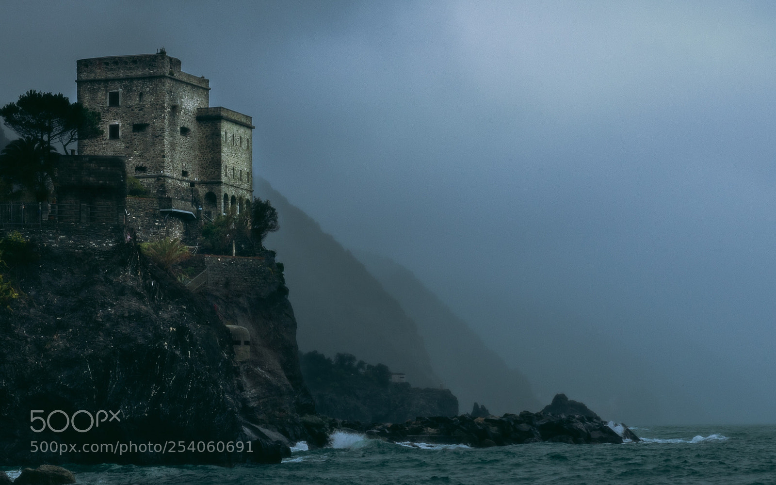 Canon EOS 5D Mark IV sample photo. Moody monterosso  photography