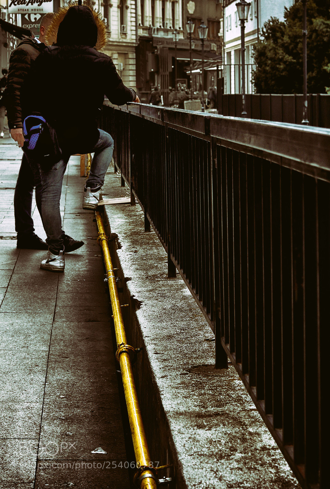 Canon EOS 750D (EOS Rebel T6i / EOS Kiss X8i) sample photo. The yellow pipe. photography