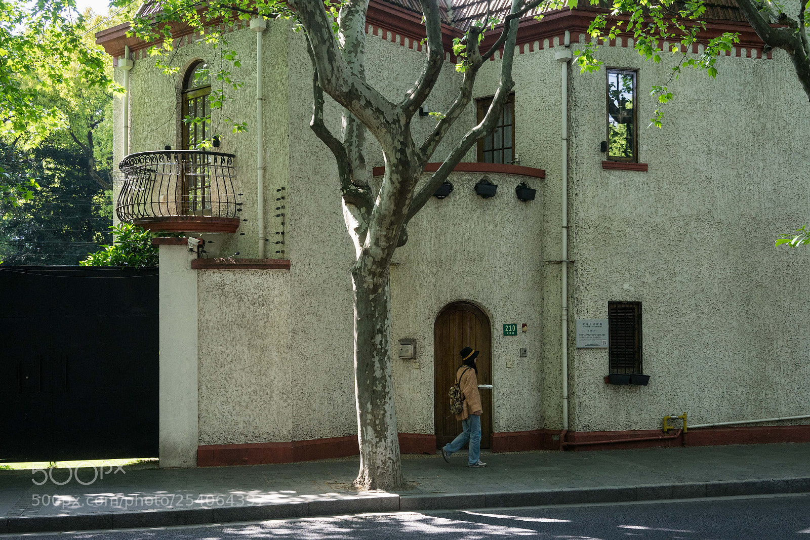 Sony a7 sample photo. Romeo balcony photography