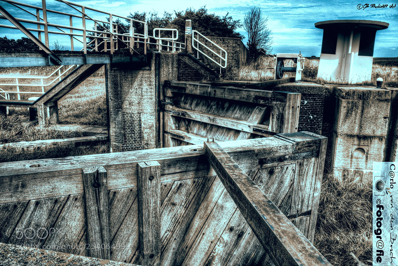 Canon EOS 400D (EOS Digital Rebel XTi / EOS Kiss Digital X) sample photo. ''old faded glory shipping photography
