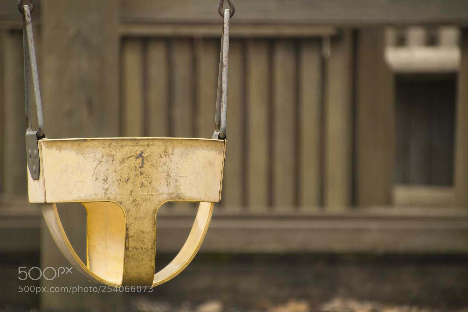 Canon EOS 1200D (EOS Rebel T5 / EOS Kiss X70 / EOS Hi) sample photo. Yellow rubber swing. photography