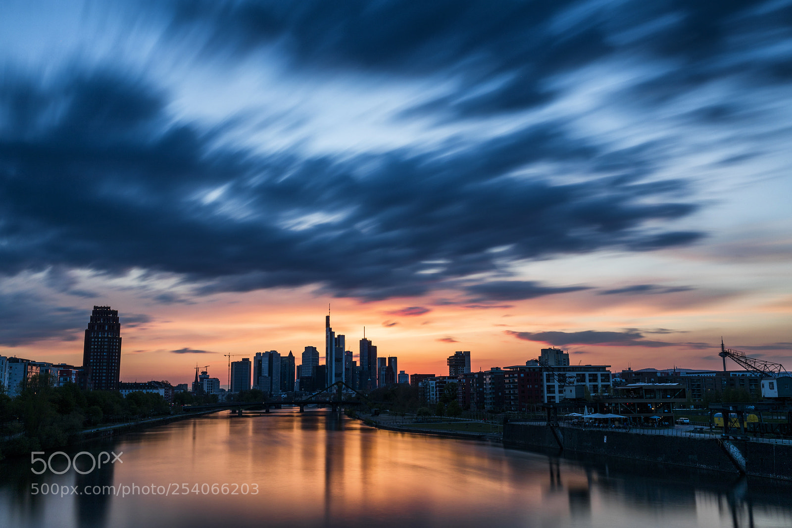 Canon EOS 5D Mark IV sample photo. Dusk falling over frankfurt's photography