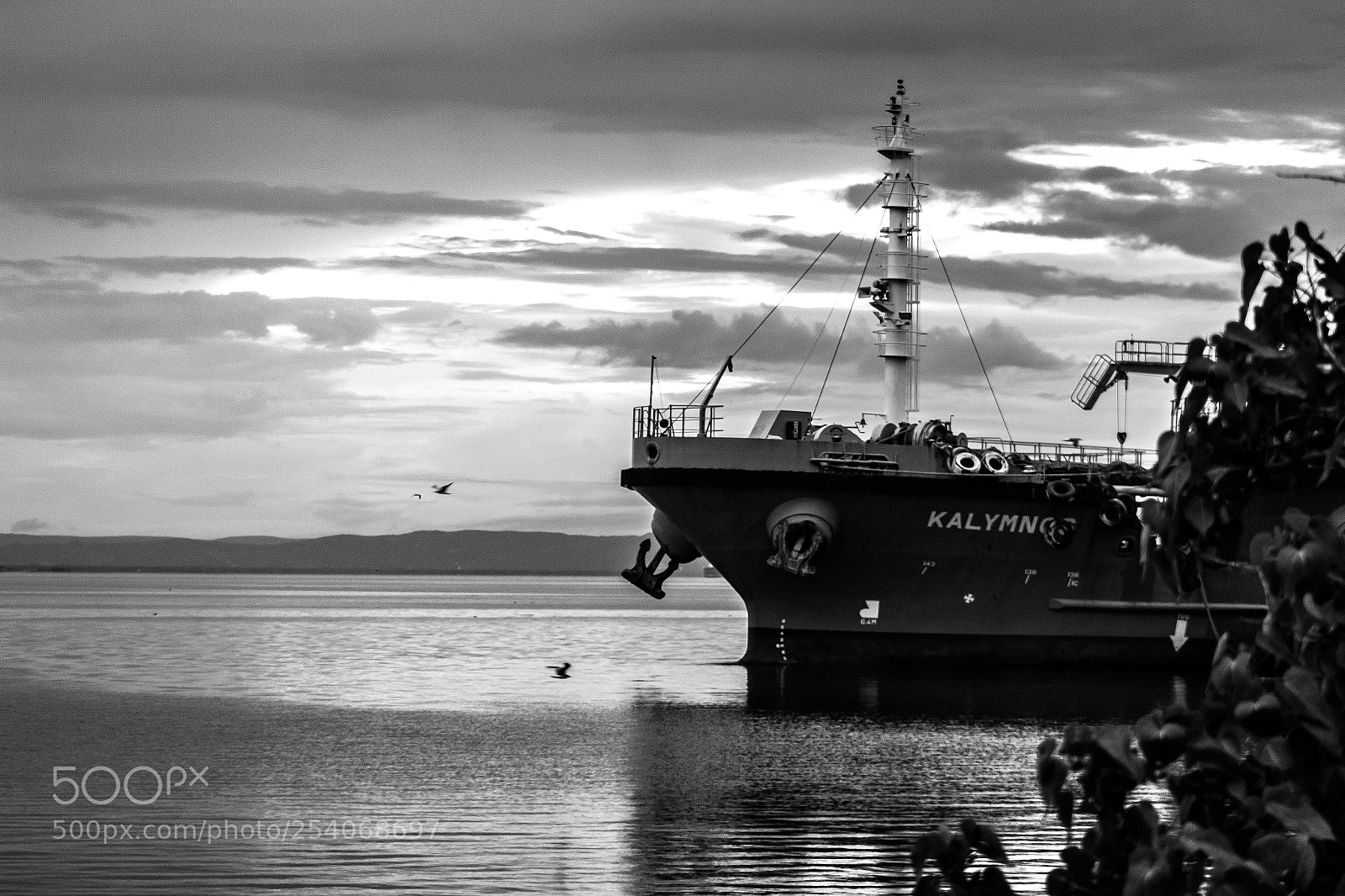 Canon EOS 1200D (EOS Rebel T5 / EOS Kiss X70 / EOS Hi) sample photo. Docked in the harbor photography