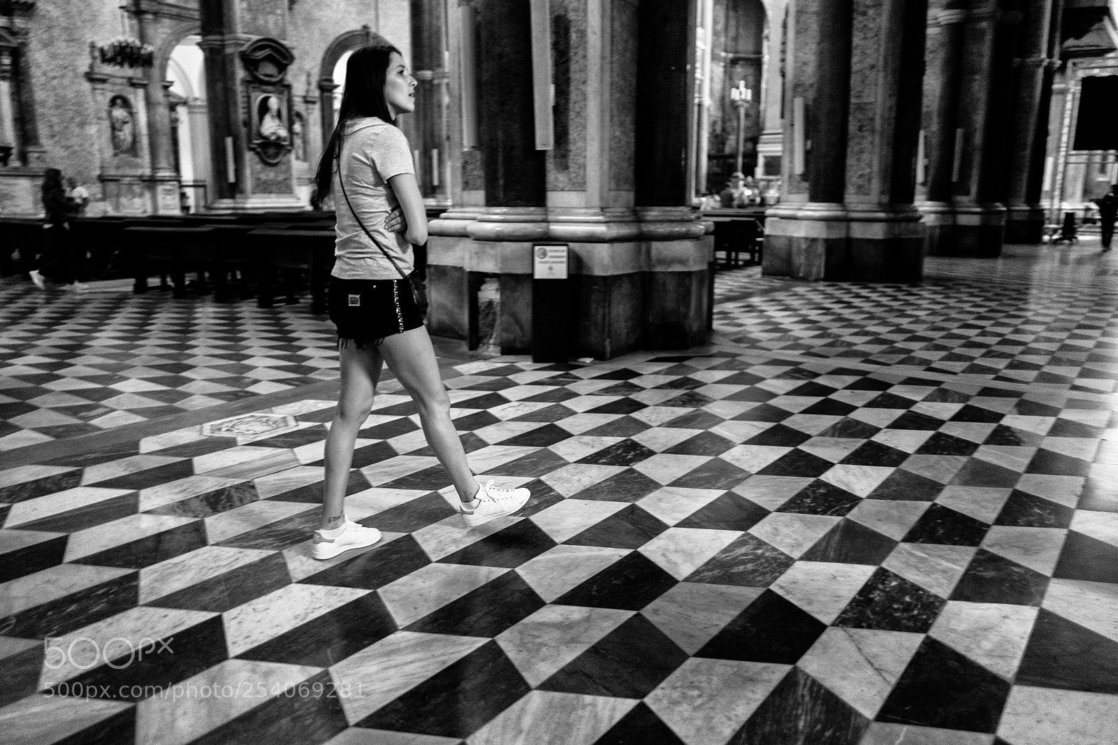 Leica Q (Typ 116) sample photo. Walking in the church photography