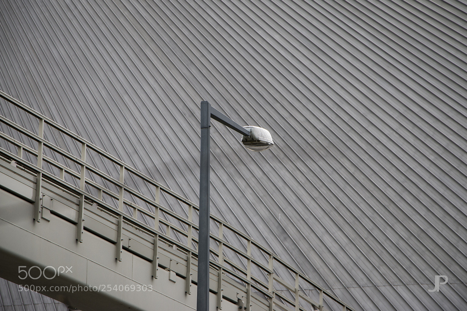 Canon EOS 70D sample photo. The lantern and the photography