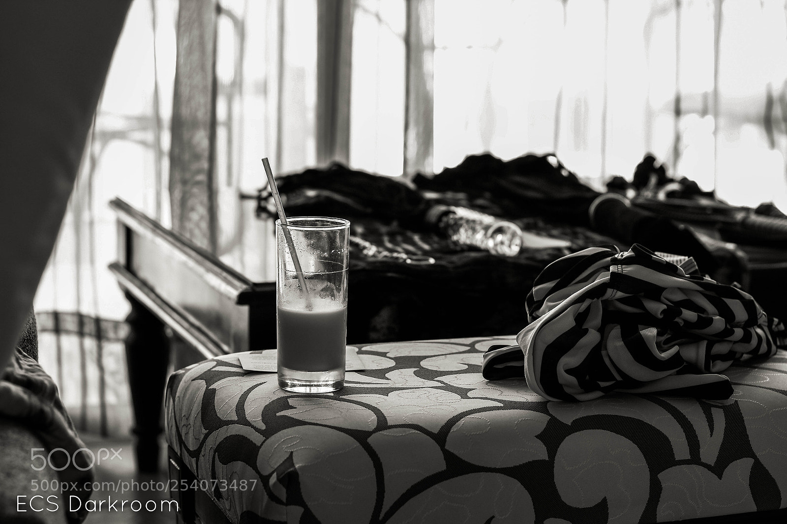 Canon EOS 100D (EOS Rebel SL1 / EOS Kiss X7) sample photo. A drink before play photography