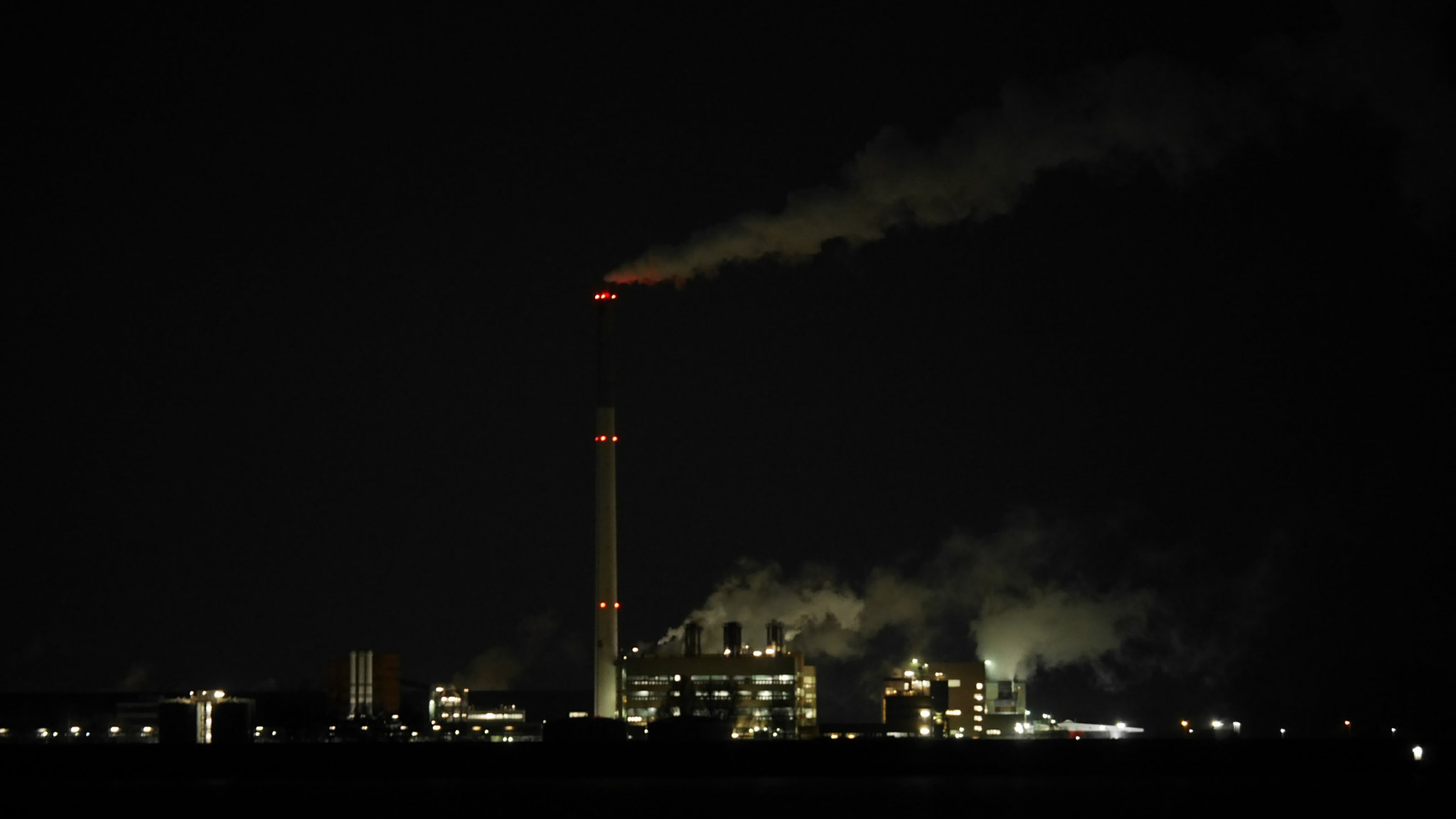 Panasonic Lumix DMC-GF7 sample photo. Industial nights photography