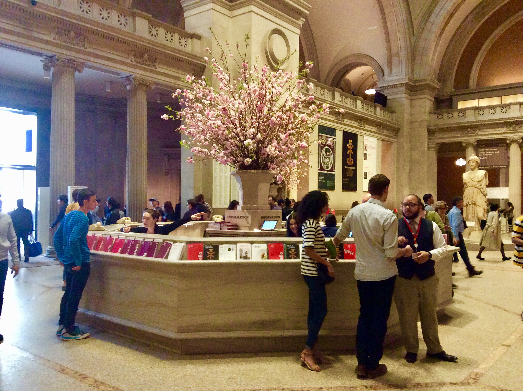 Apple iPad mini 2 sample photo. Met, the information desk photography