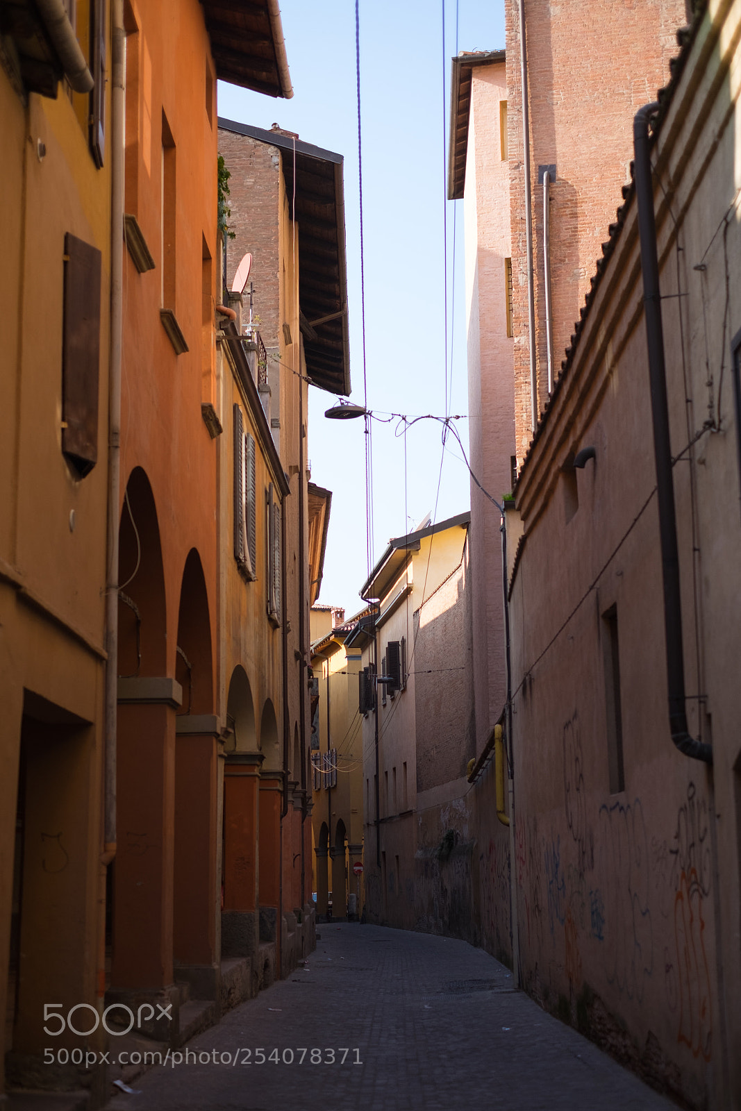 Fujifilm X-T10 sample photo. Narrow centre photography