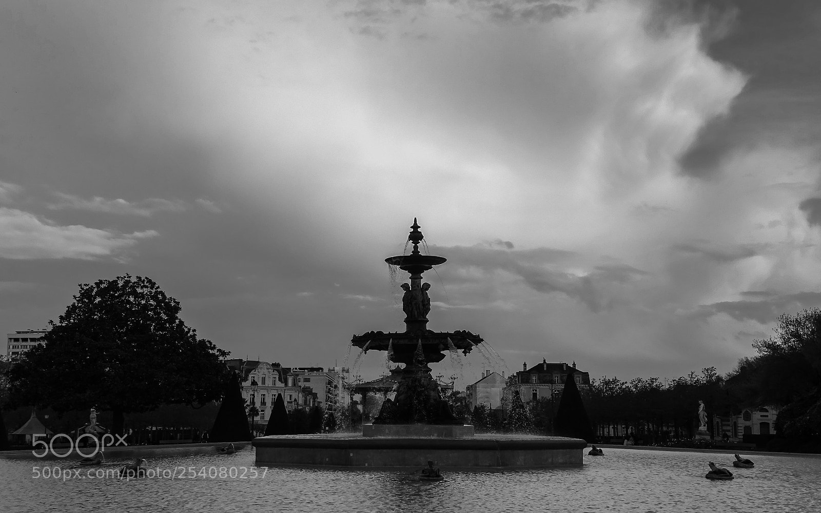 Sony DSC-HX60 sample photo. Fountain and spring photography