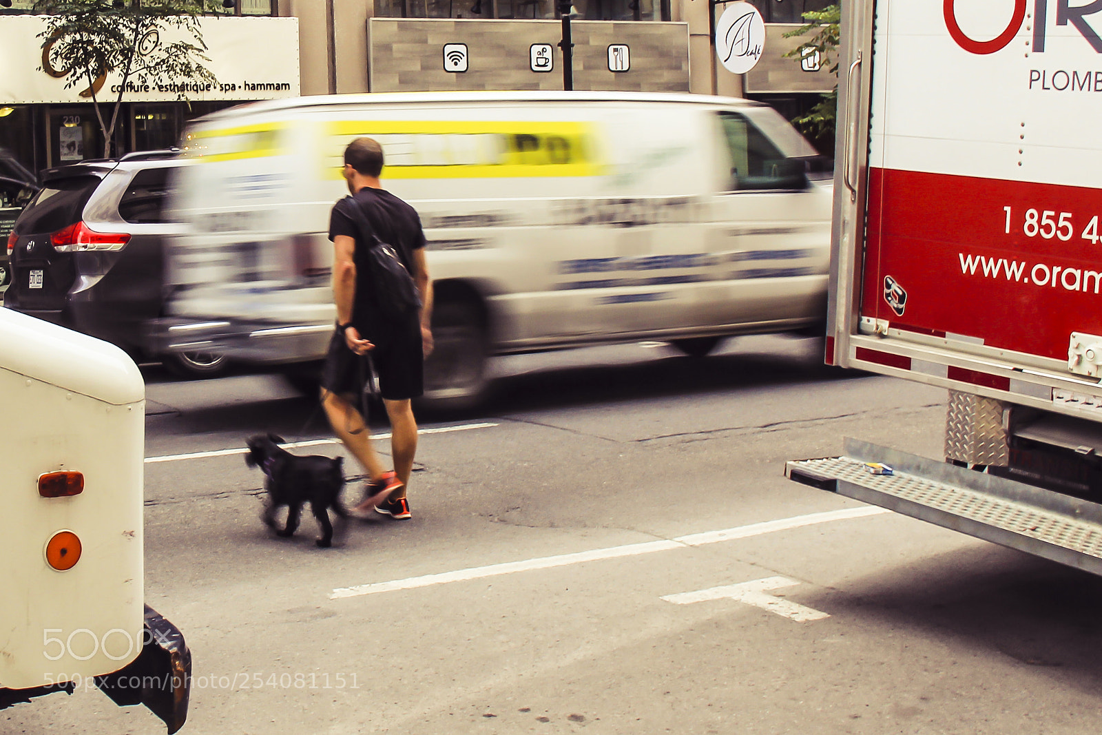 Canon EOS 60D sample photo. Montreal - road crossing photography
