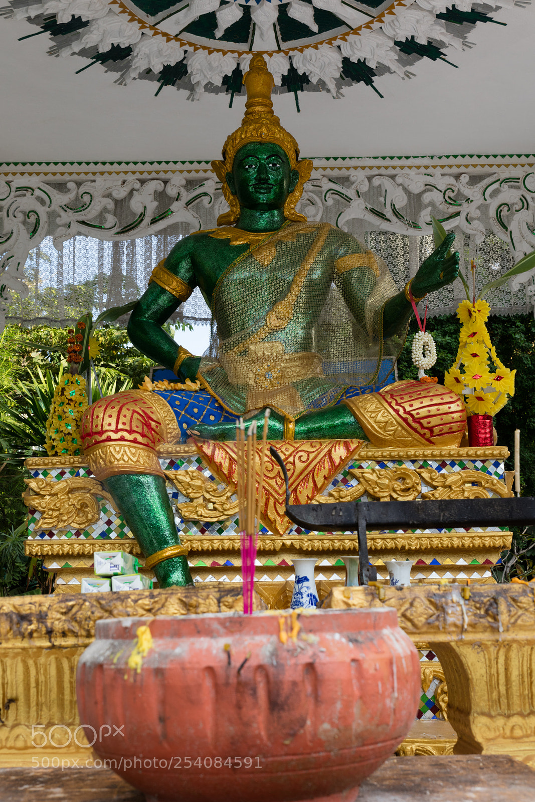 Canon EOS 5DS R sample photo. Wat traimiit, temple photography