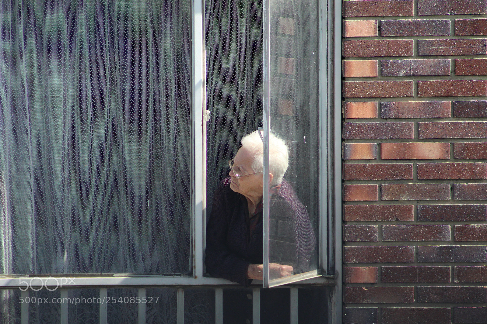 Canon EF 75-300mm f/4-5.6 sample photo. Abuela ventana bogotá photography