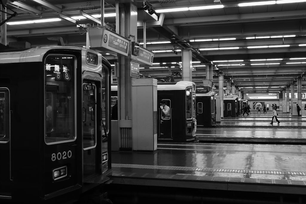 Canon EOS-1D Mark III sample photo. Umeda station photography