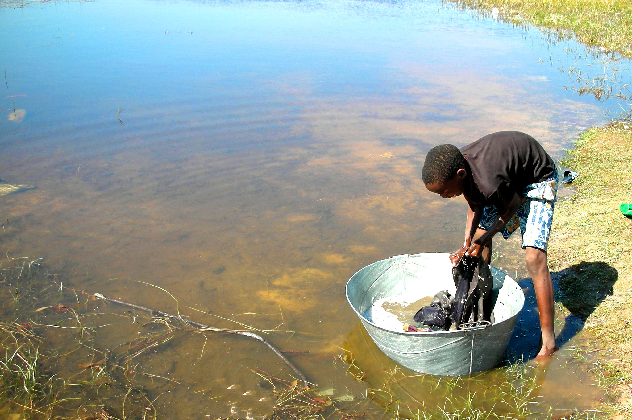 Nikon COOLPIX S5 sample photo. River washing photography