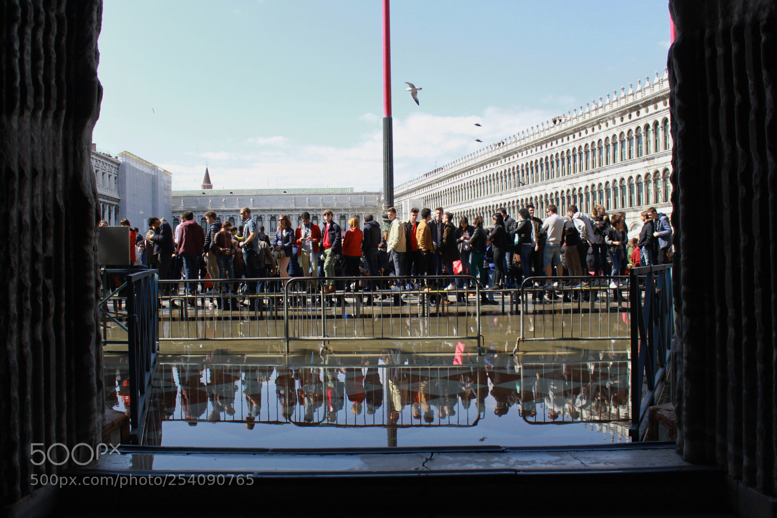 Canon EOS 700D (EOS Rebel T5i / EOS Kiss X7i) sample photo. Tourist at venice photography