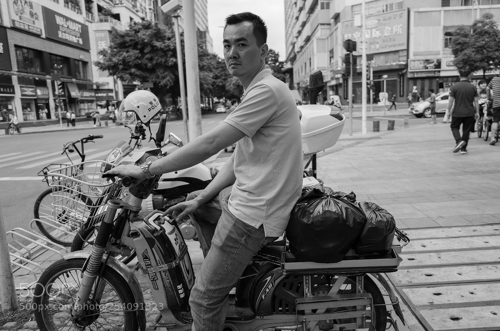 Ricoh GR II sample photo. 路口 photography