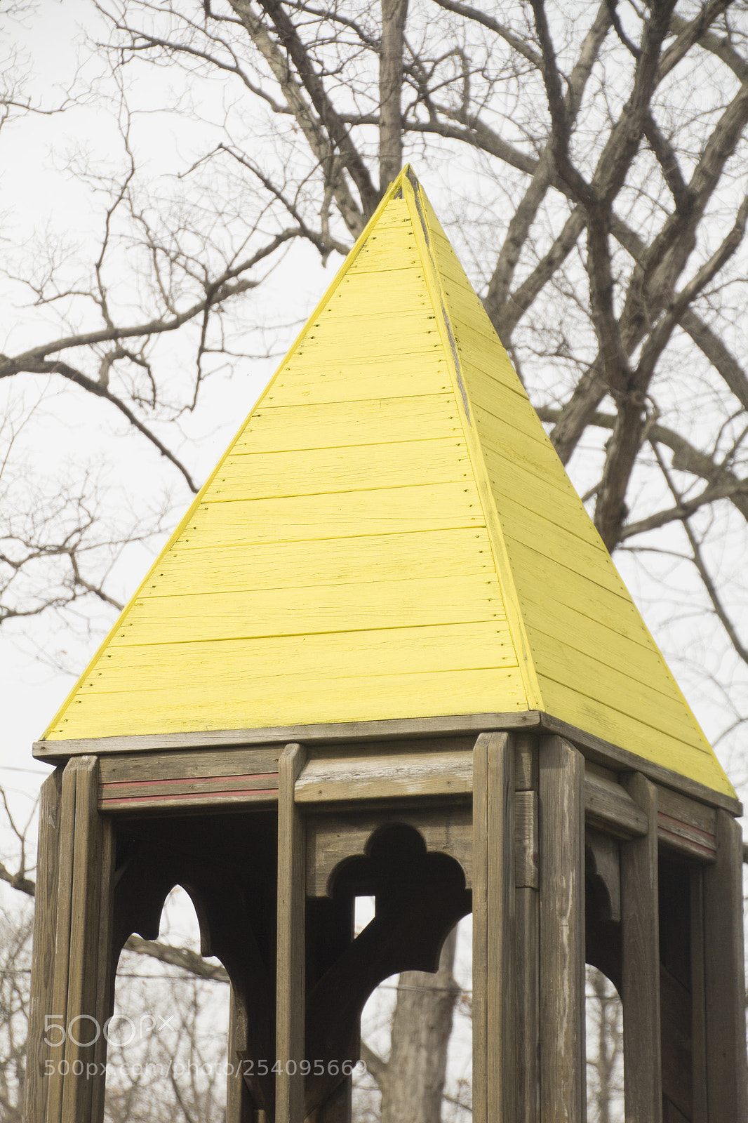 Canon EOS 1200D (EOS Rebel T5 / EOS Kiss X70 / EOS Hi) sample photo. Yellow wooden structure. photography