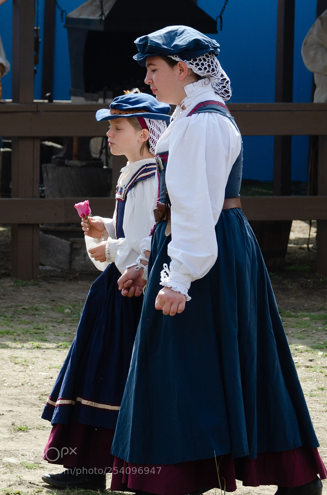 Nikon D7000 sample photo. Girls of renfaire walking photography