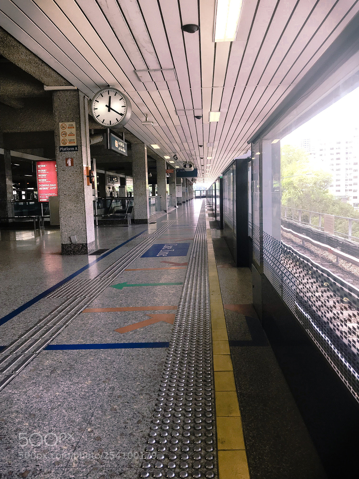 Apple iPhone 7 Plus sample photo. Station photography