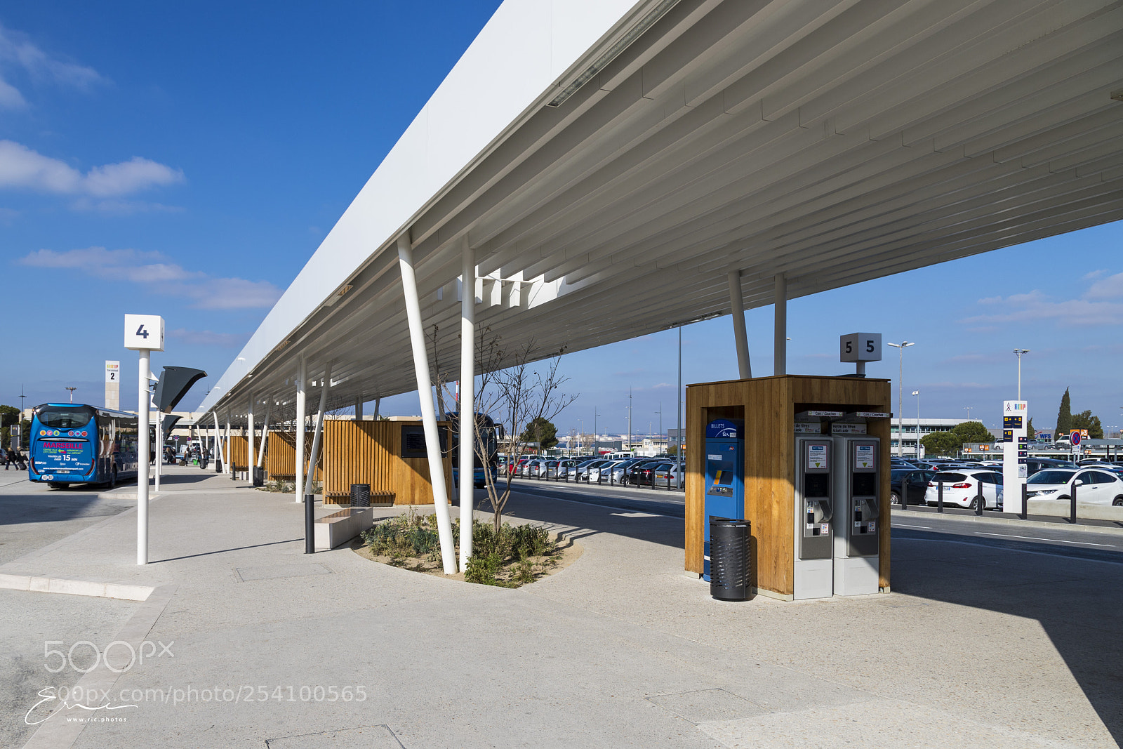 Canon EOS 6D Mark II sample photo. La gare routi re photography