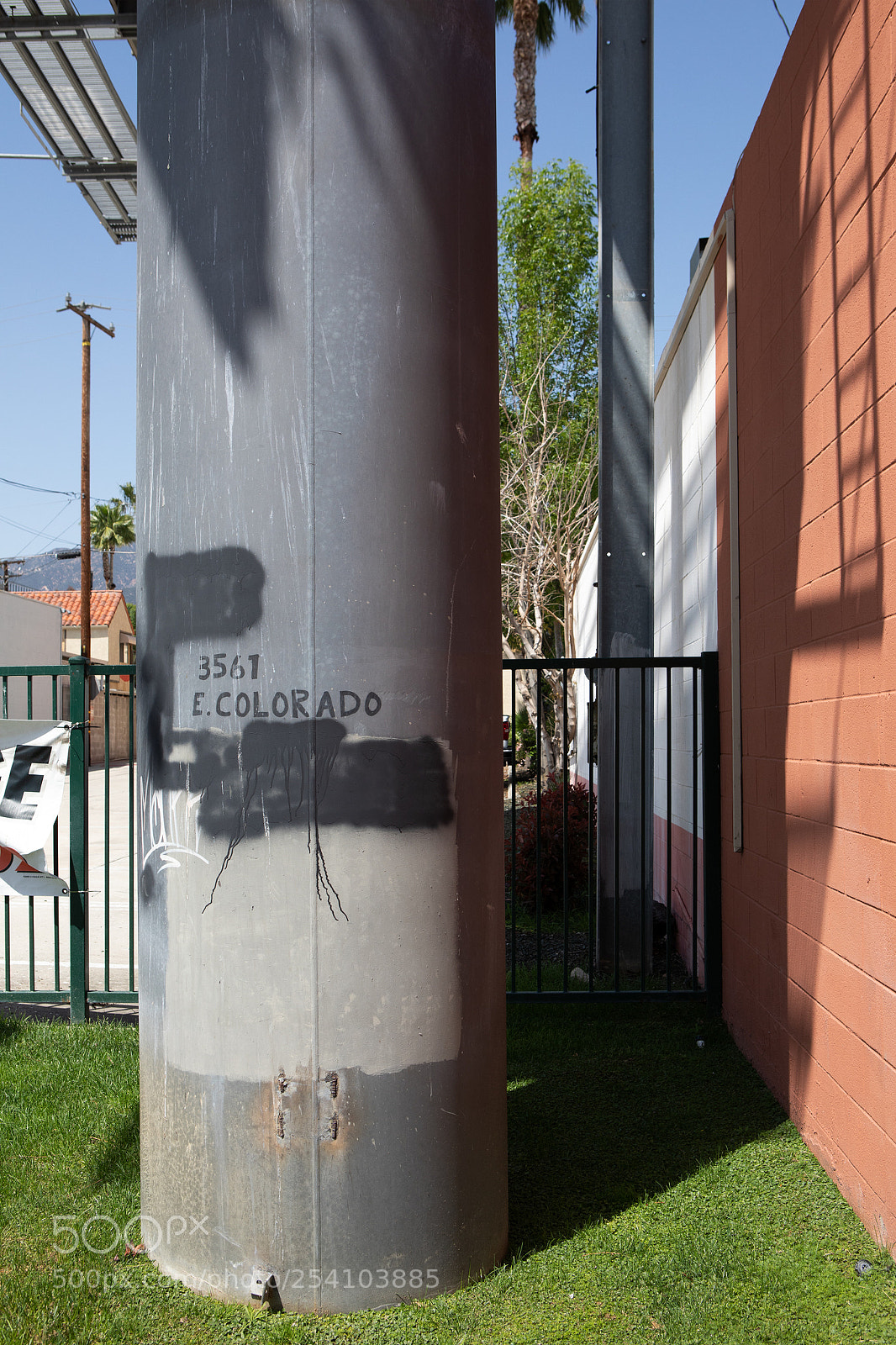 Canon EOS 5D Mark IV sample photo. Billboard support colorado blvd photography
