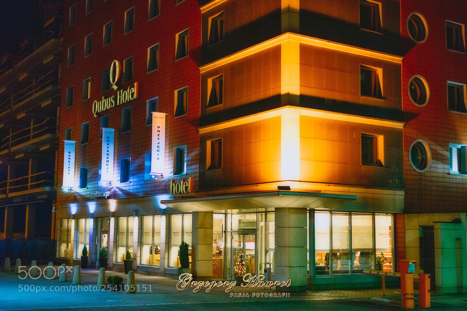 Nikon D800 sample photo. Qubus hotel gliwice nocą. photography