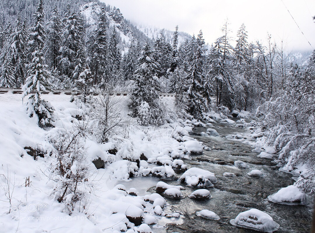 Canon EOS 700D (EOS Rebel T5i / EOS Kiss X7i) sample photo. Creek + snow photography