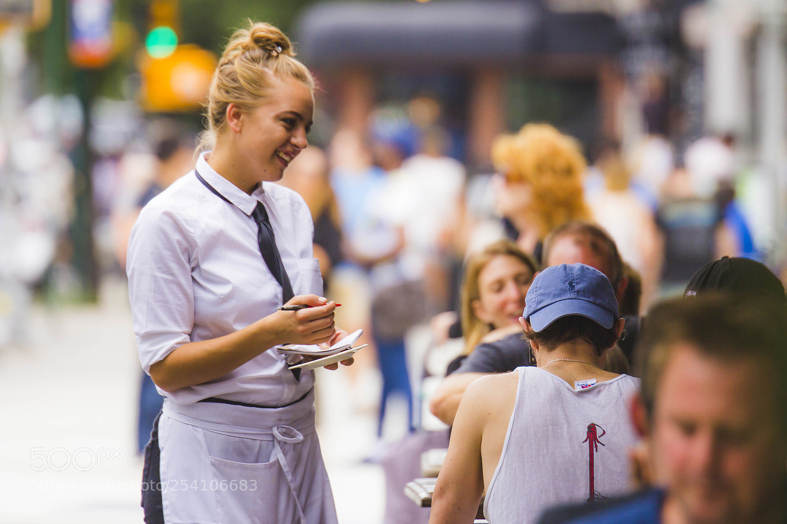 Canon EOS 60D sample photo. Manhattan - street waitress photography