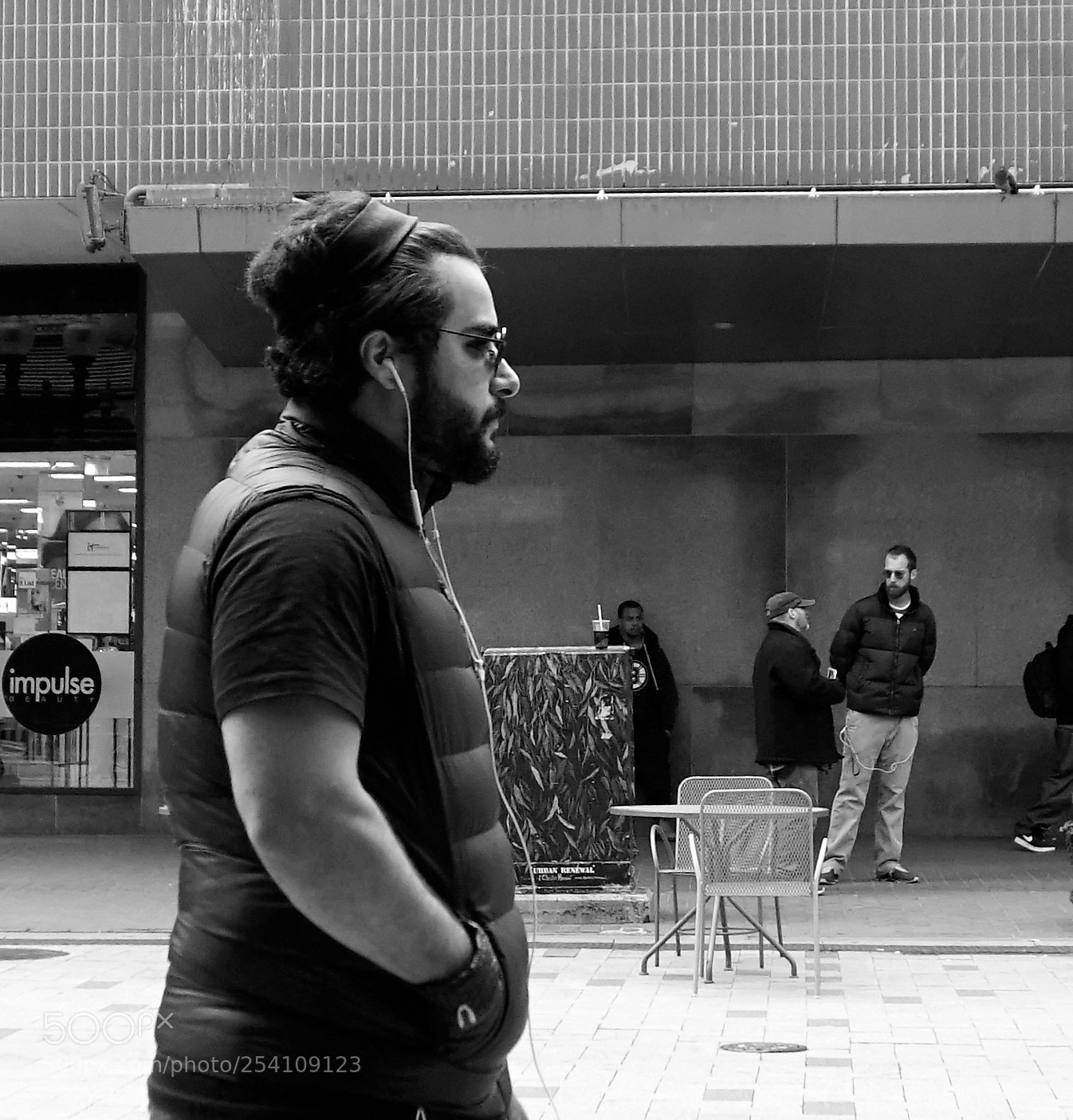 Sony a6500 sample photo. Walkimg on summer street photography