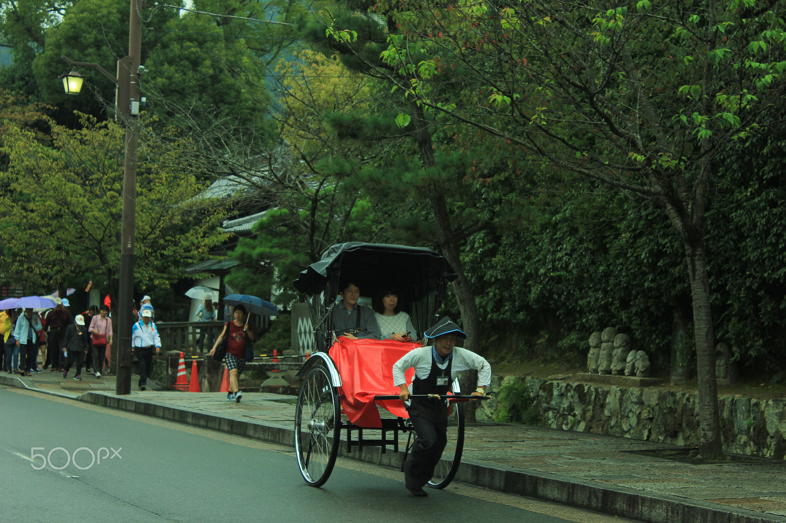 Canon EOS 550D (EOS Rebel T2i / EOS Kiss X4) sample photo. Traditional transportation in japan photography