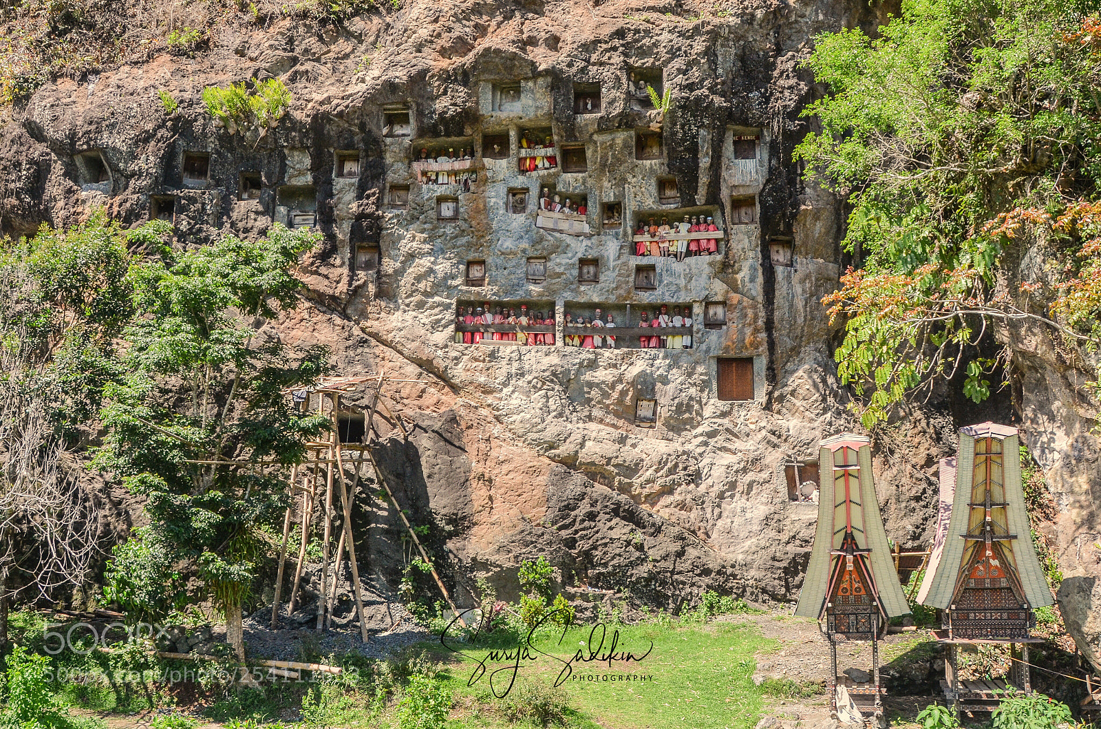 Nikon D7000 sample photo. Tana toraja burial cliff photography