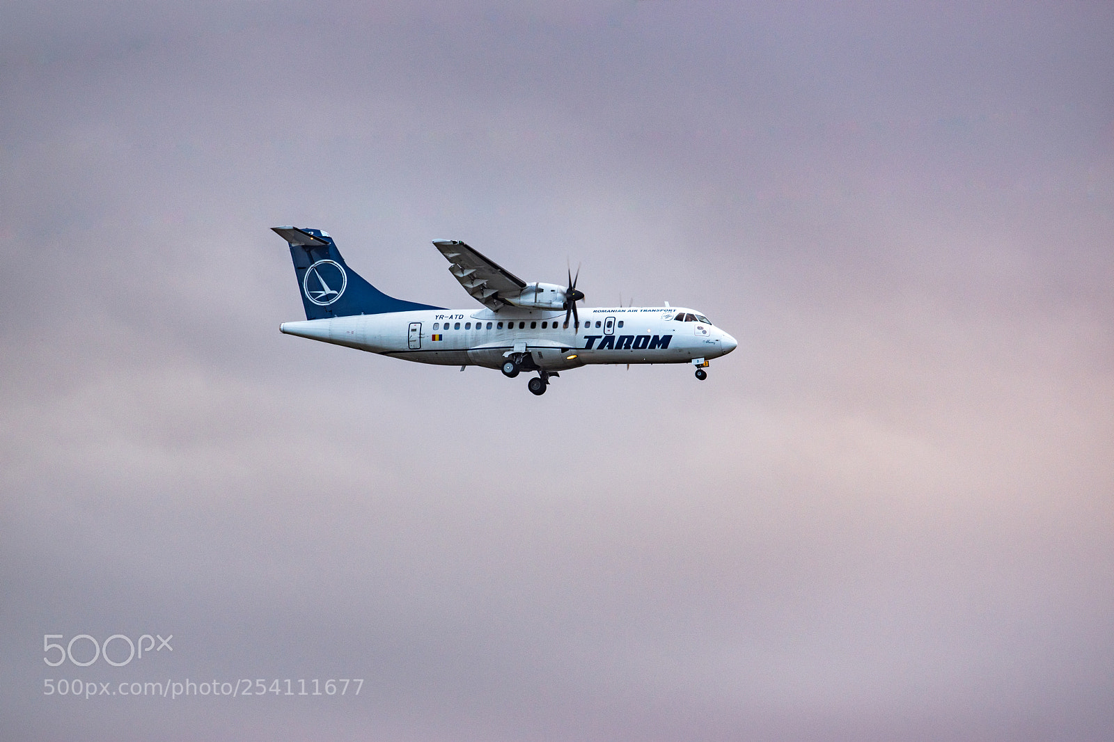 Sony SLT-A68 sample photo. Tarom, atr 42 photography