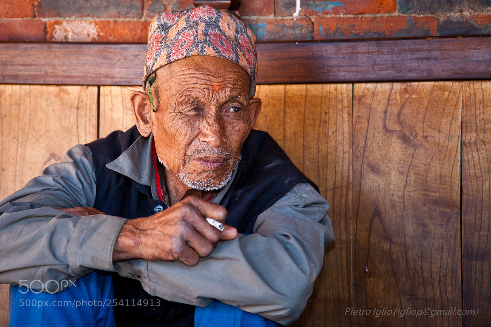 Canon EOS 5D Mark II sample photo. Smoking man photography