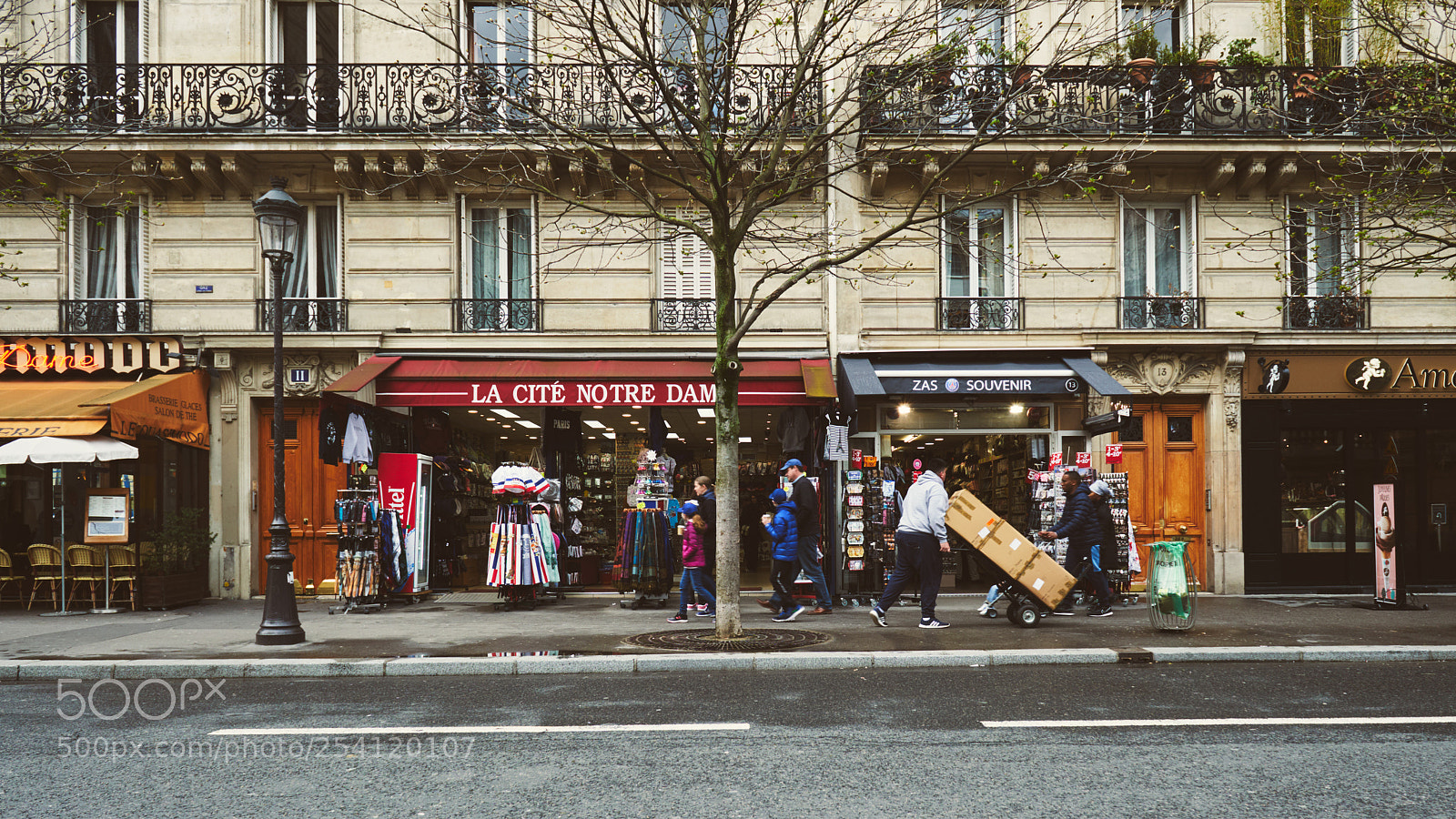 Sony a6500 sample photo. Rues parisiennes photography