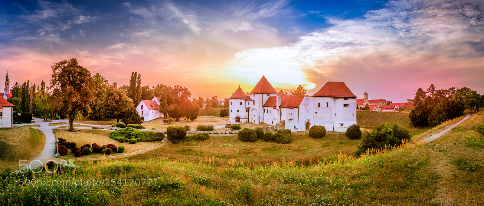 Canon EOS 5DS R sample photo. The old town photography