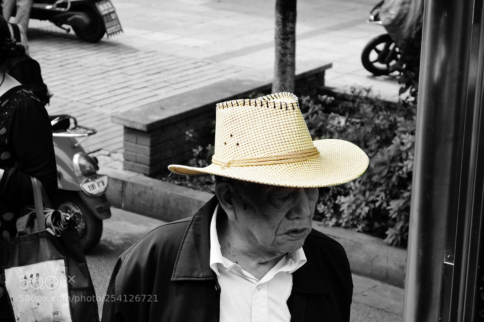 Sony Cyber-shot DSC-RX100 sample photo. Straw hat. photography