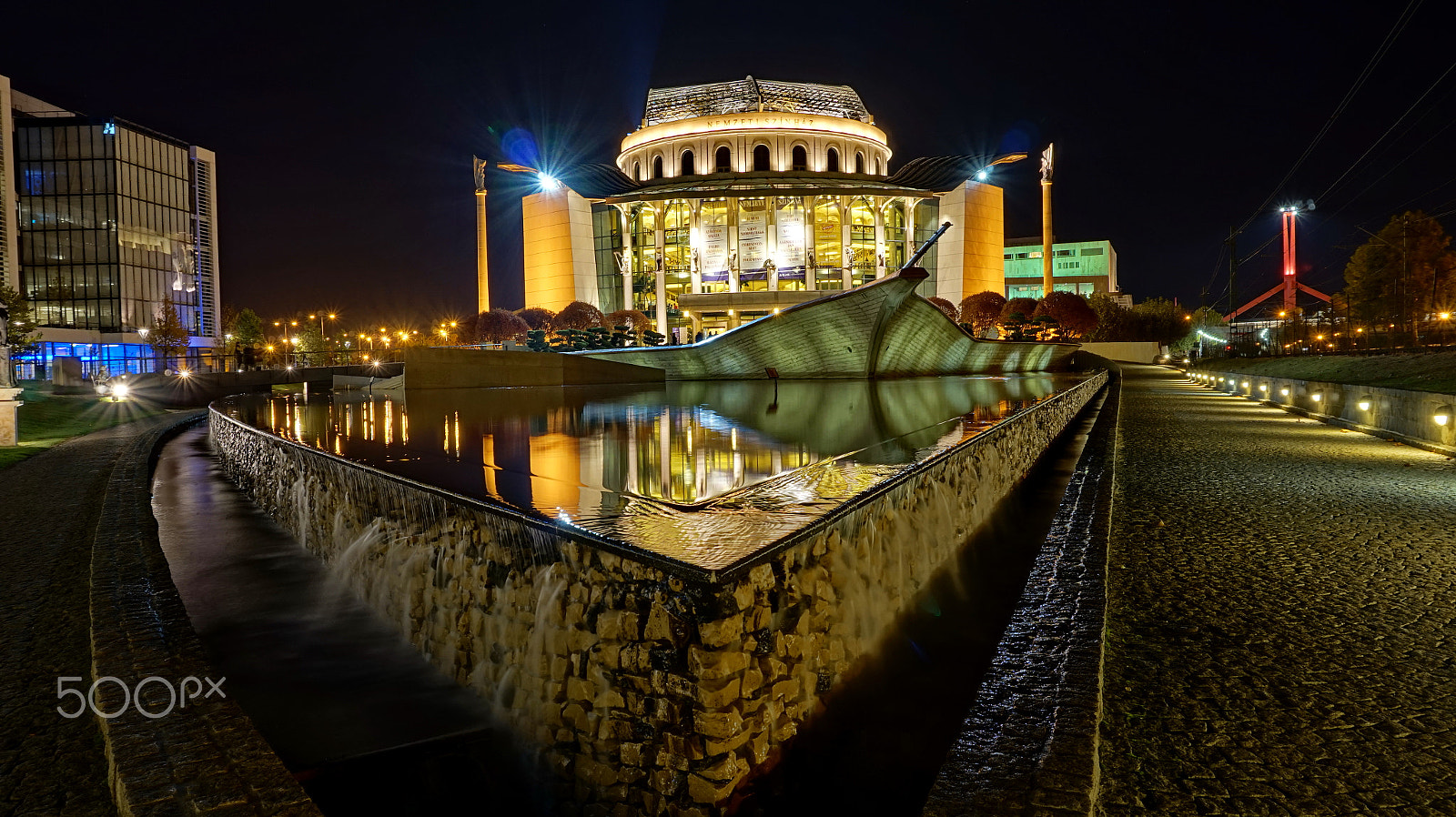Sony E 16-50mm F3.5-5.6 PZ OSS sample photo. National theatre photography