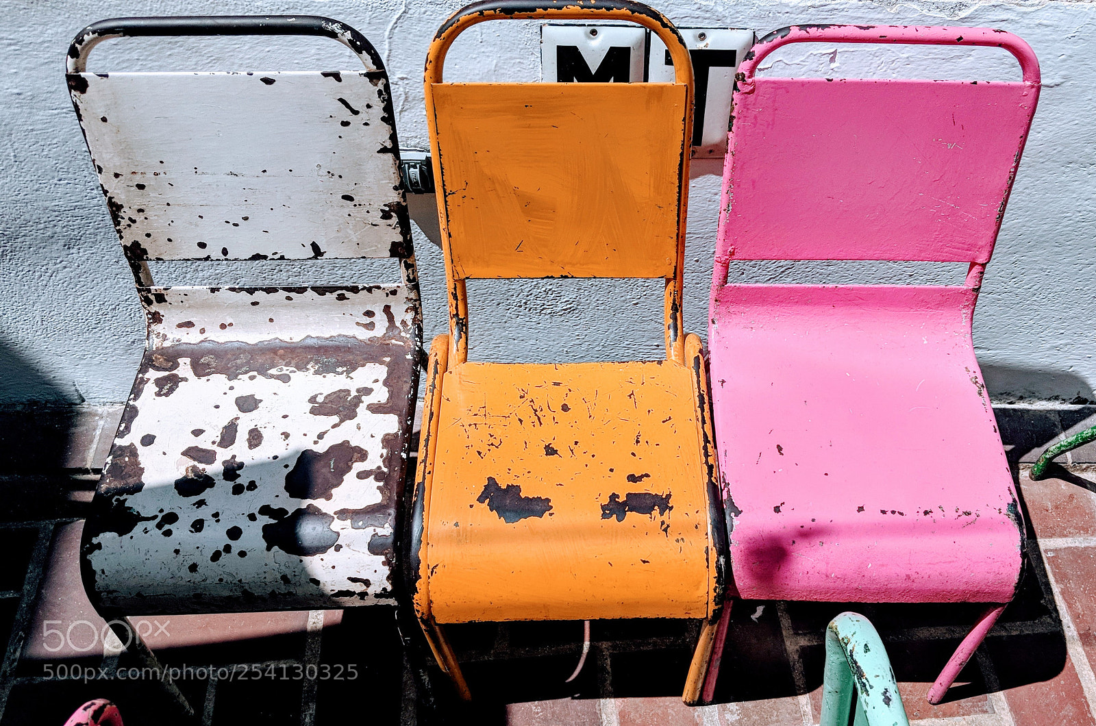 Google Pixel 2 XL sample photo. Rustic chairs in cuba photography