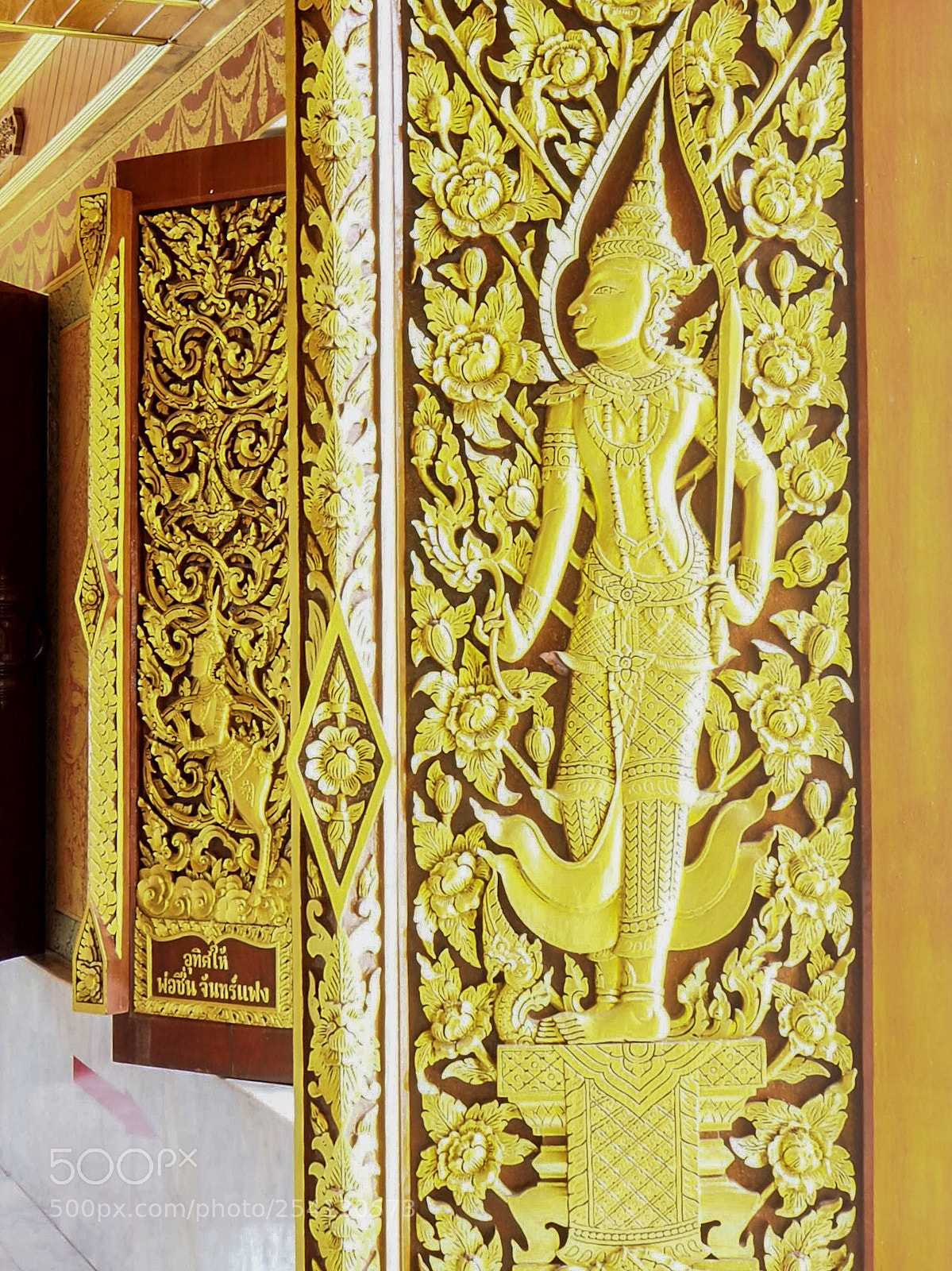 Olympus OM-D E-M10 II sample photo. Sculptured wood photography