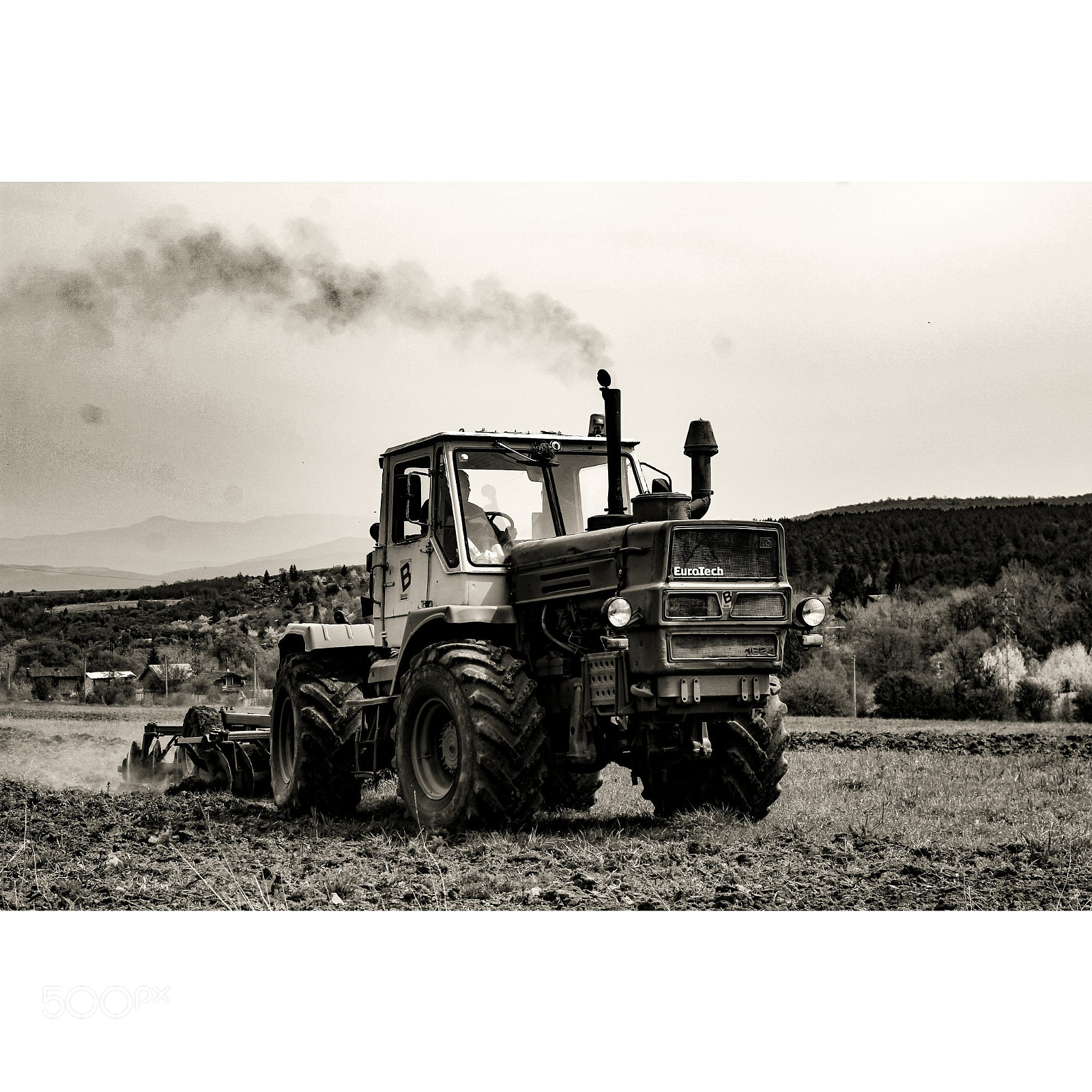 Canon EOS 1200D (EOS Rebel T5 / EOS Kiss X70 / EOS Hi) sample photo. Tractor photography